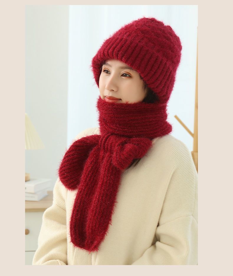 Woman wearing a knit hood with scarf