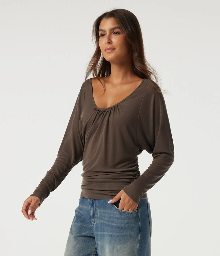 Scoop Neck Batwing Long Sleeve Slim Ruched Casual Top
