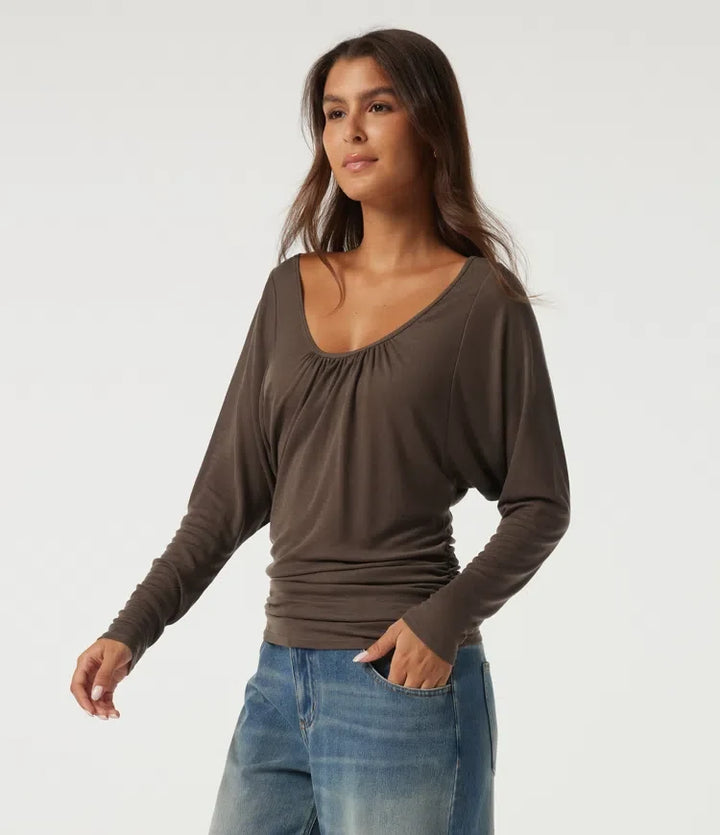 Scoop Neck Batwing Long Sleeve Slim Ruched Casual Top