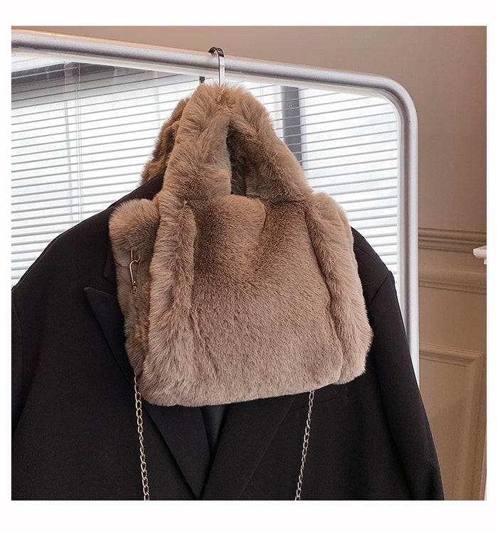 Kinsley | Fluffy Faux Fur Tote Bag with Chain Strap
